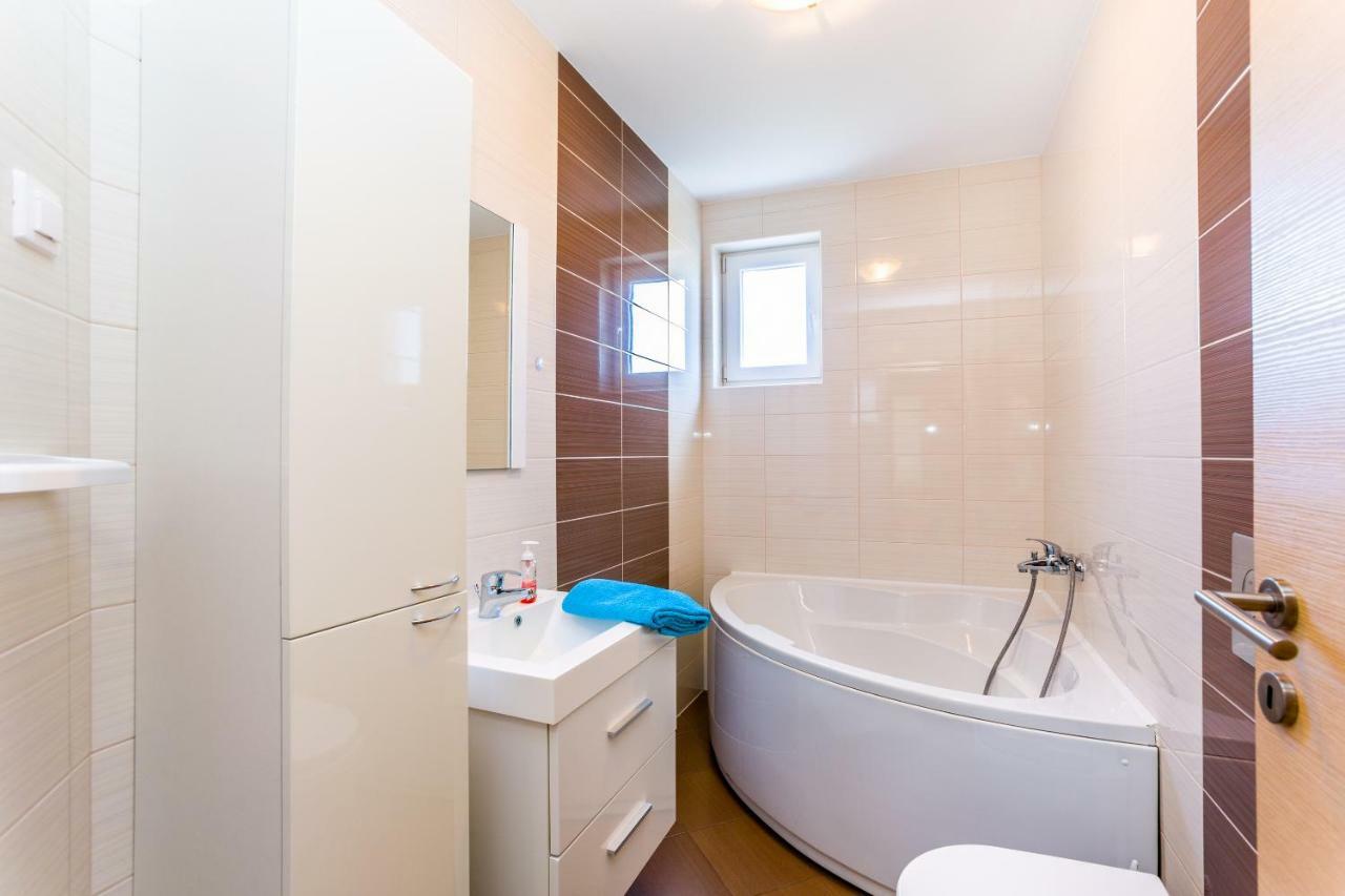 Dragan K1 Hotel Medulin Kültér fotó
